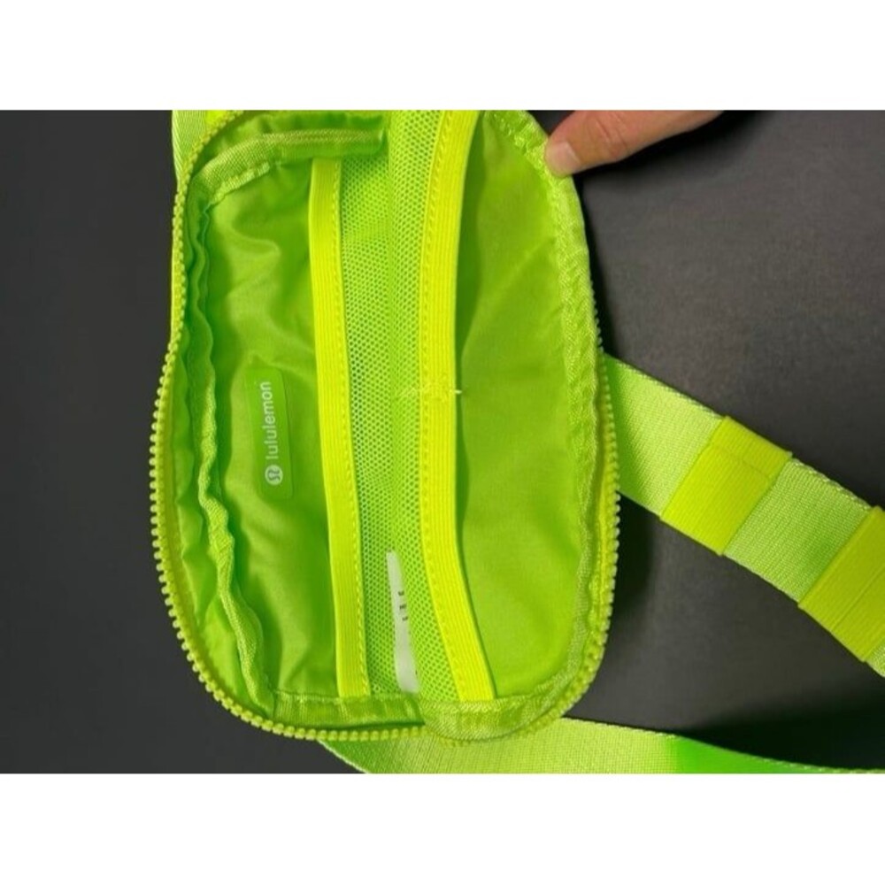 Lululemon - Picture 3 of 4